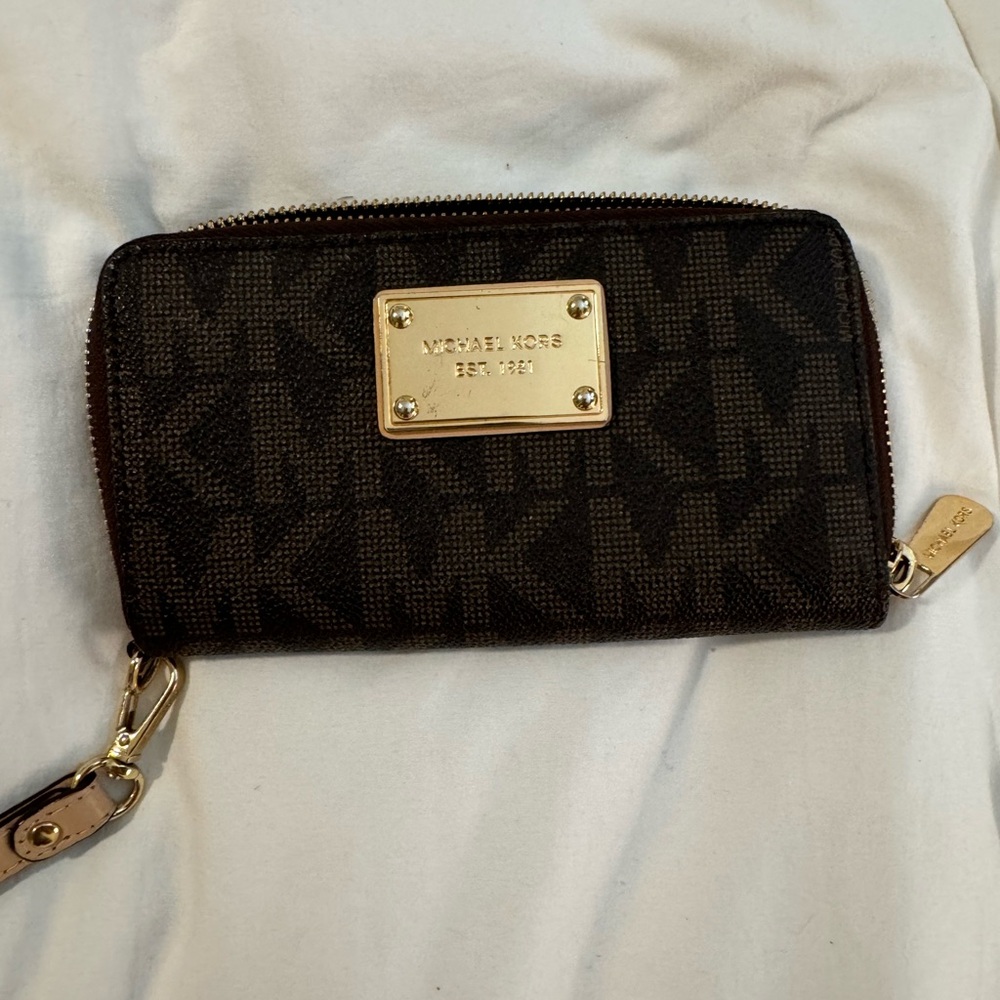 Michael Kors Wristlet